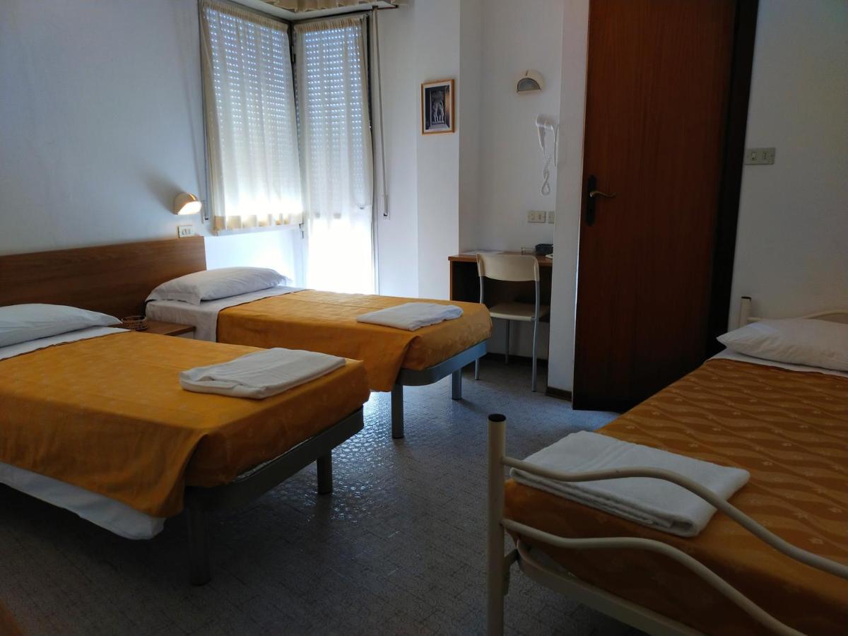 רימיני Hotel Goldene Rose מראה חיצוני תמונה