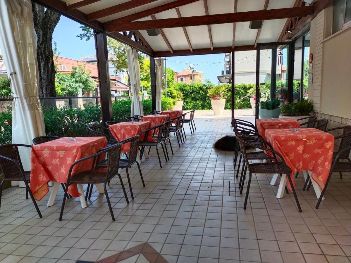 רימיני Hotel Goldene Rose מראה חיצוני תמונה
