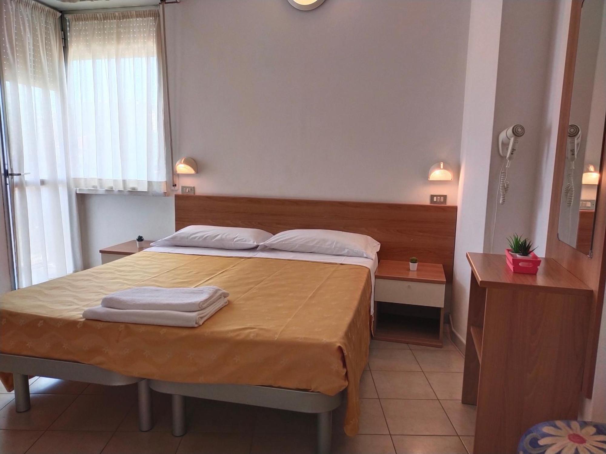 רימיני Hotel Goldene Rose מראה חיצוני תמונה
