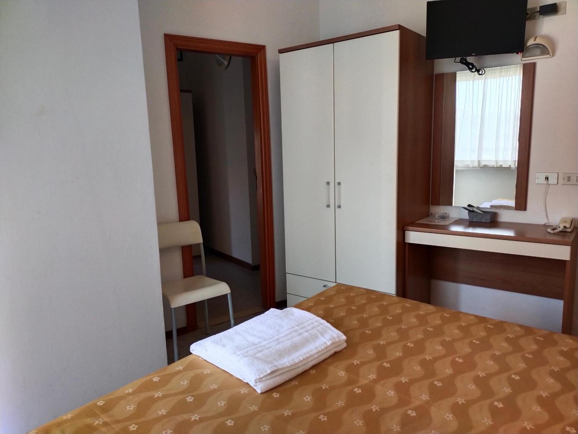 רימיני Hotel Goldene Rose מראה חיצוני תמונה