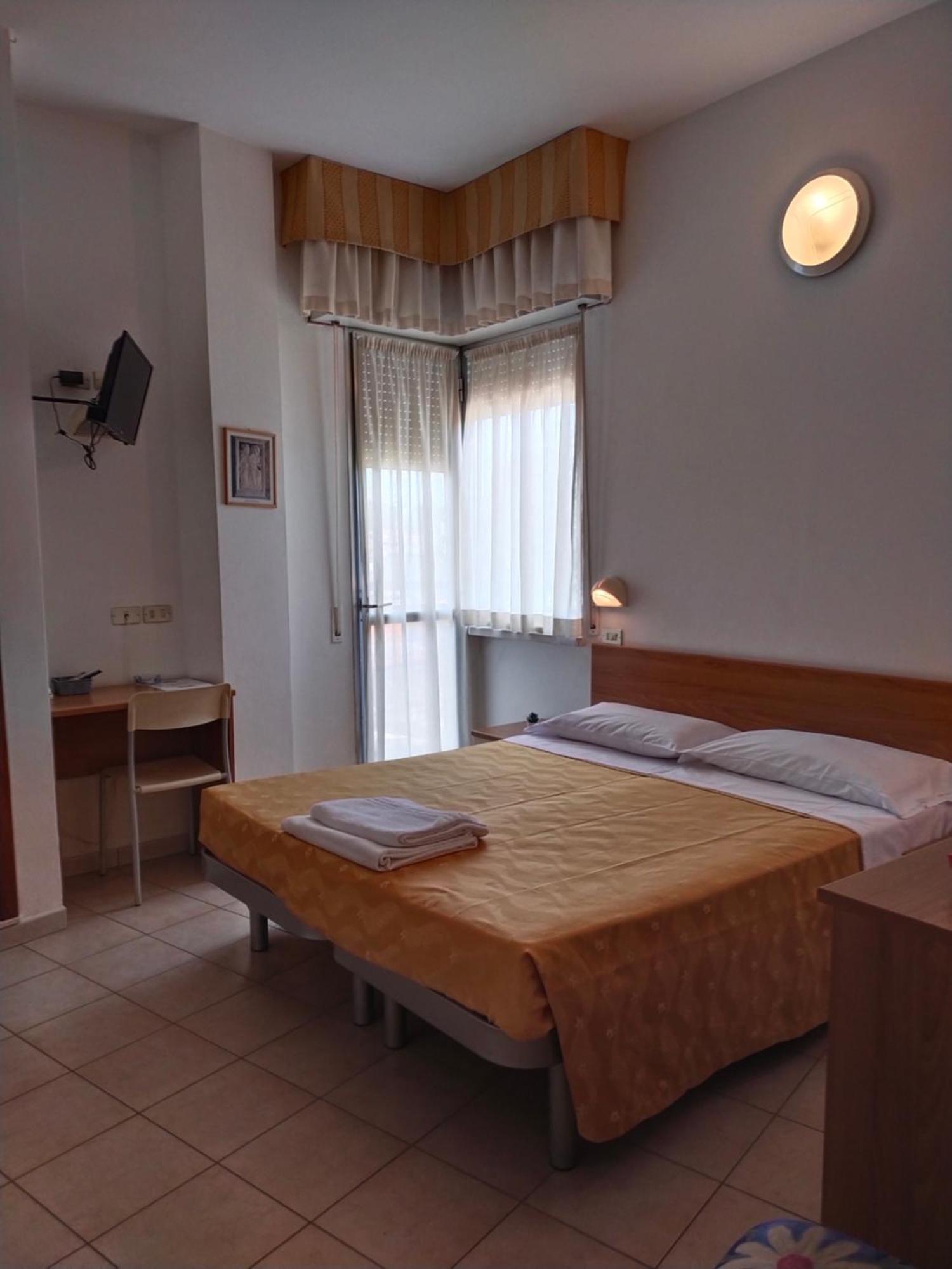 רימיני Hotel Goldene Rose מראה חיצוני תמונה
