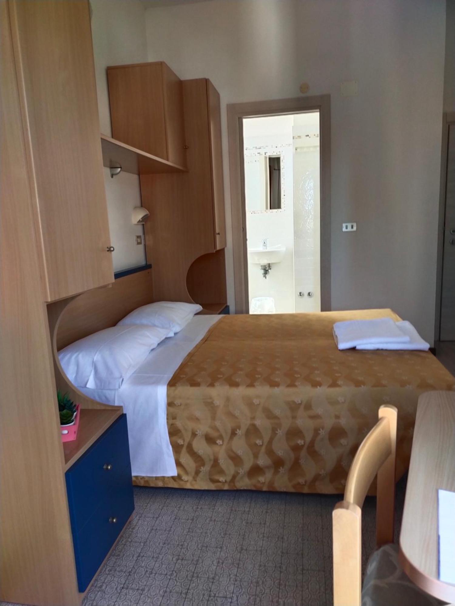 רימיני Hotel Goldene Rose מראה חיצוני תמונה