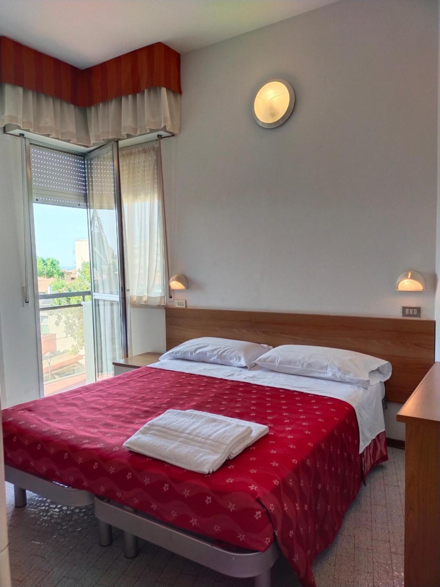 רימיני Hotel Goldene Rose מראה חיצוני תמונה