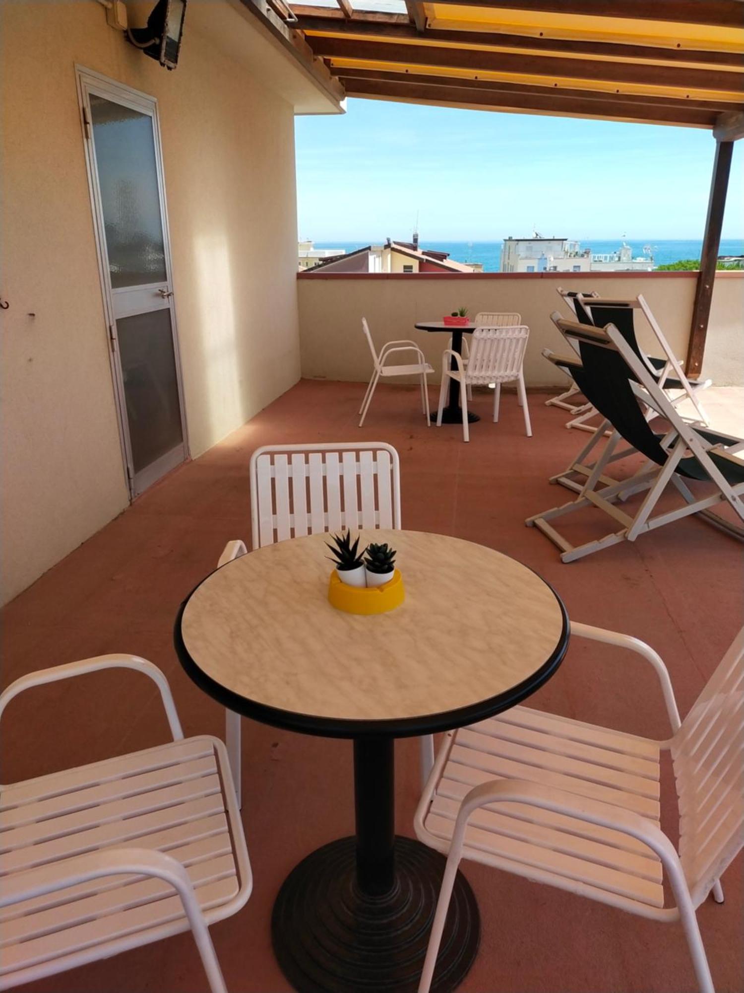 רימיני Hotel Goldene Rose מראה חיצוני תמונה