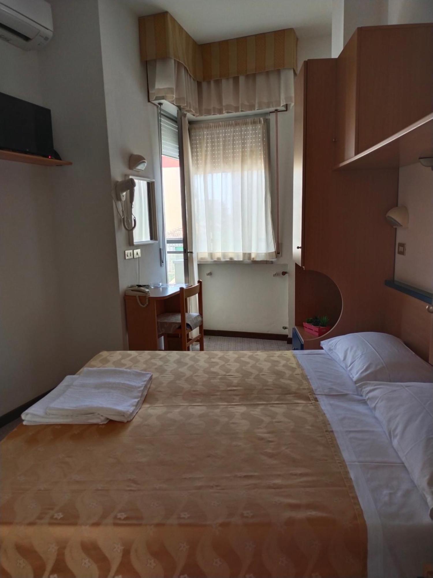 רימיני Hotel Goldene Rose מראה חיצוני תמונה